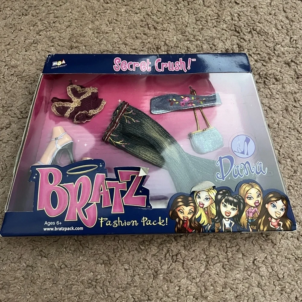 Bratz Secret Crush Fashion Pack Dana